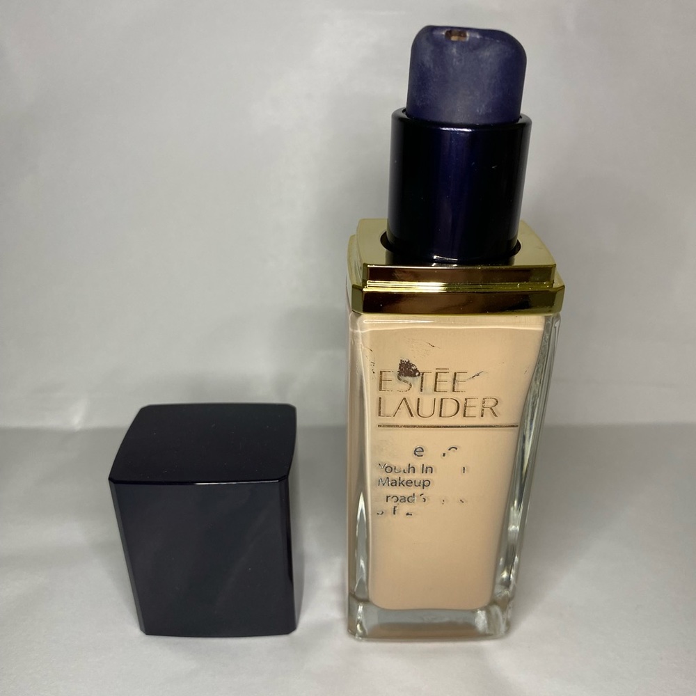 Estée Lauder Perfectionist Youth-Infusing Serum Makeup in Cool Bone (1C1)
